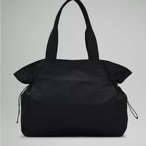 Lululemon side-cinch shopper bag
